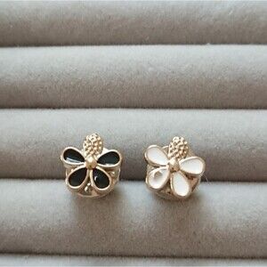 Black and white Five petal flowers brooch/pins